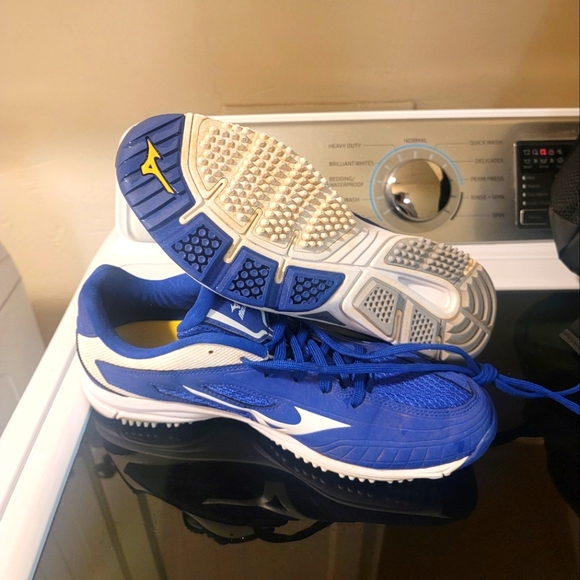 Mizuno Women's Training Shoe Size 8.5 - Picture 1 of 7